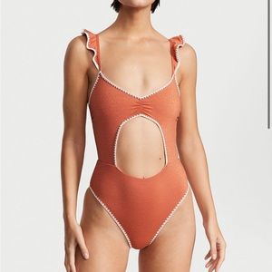nwt Victoria’s Secret ruffle swimsuit🩱